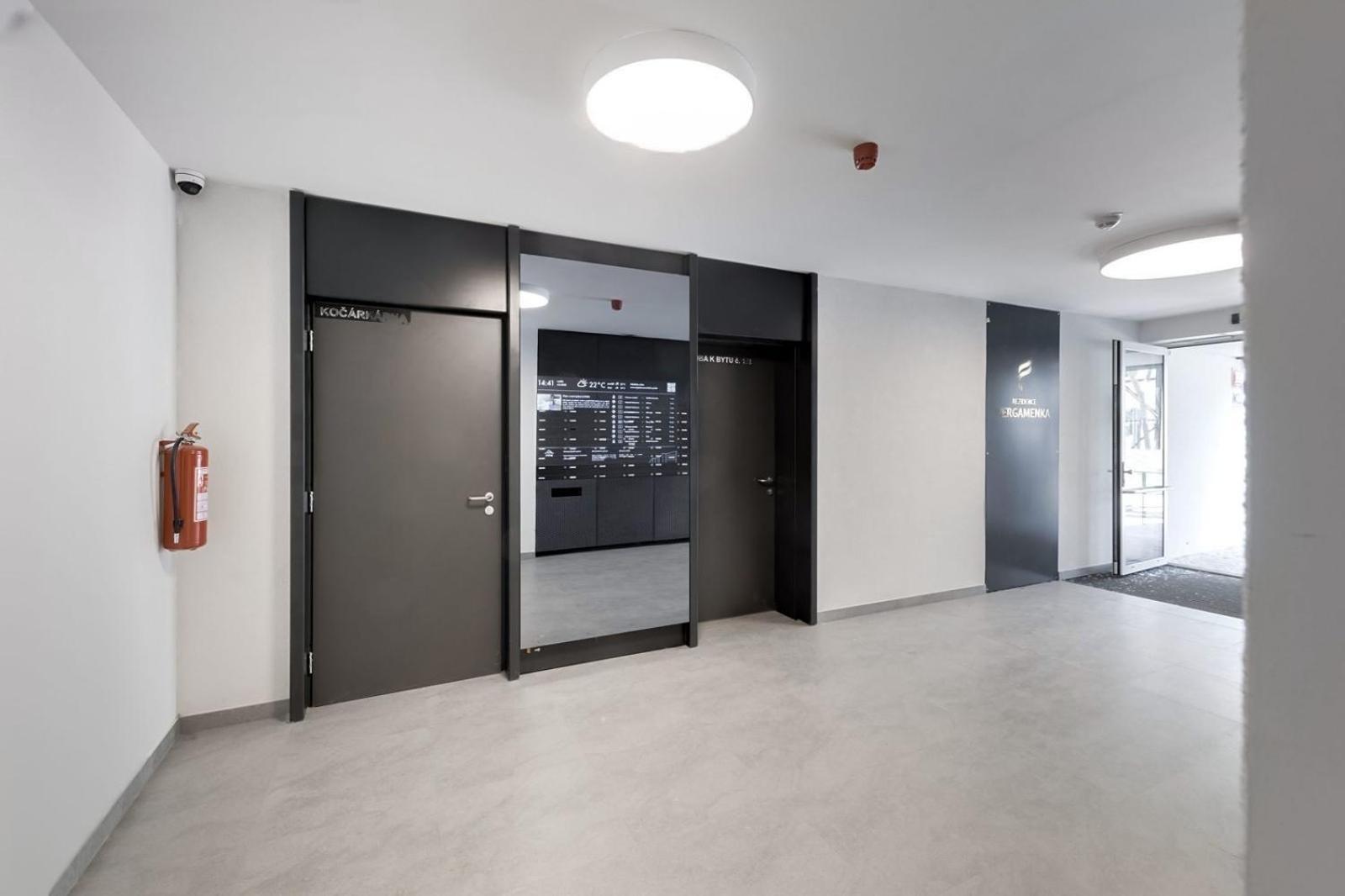 Holesovice Delight: Modern Comfort With A Twist In Prague 7 Exterior photo