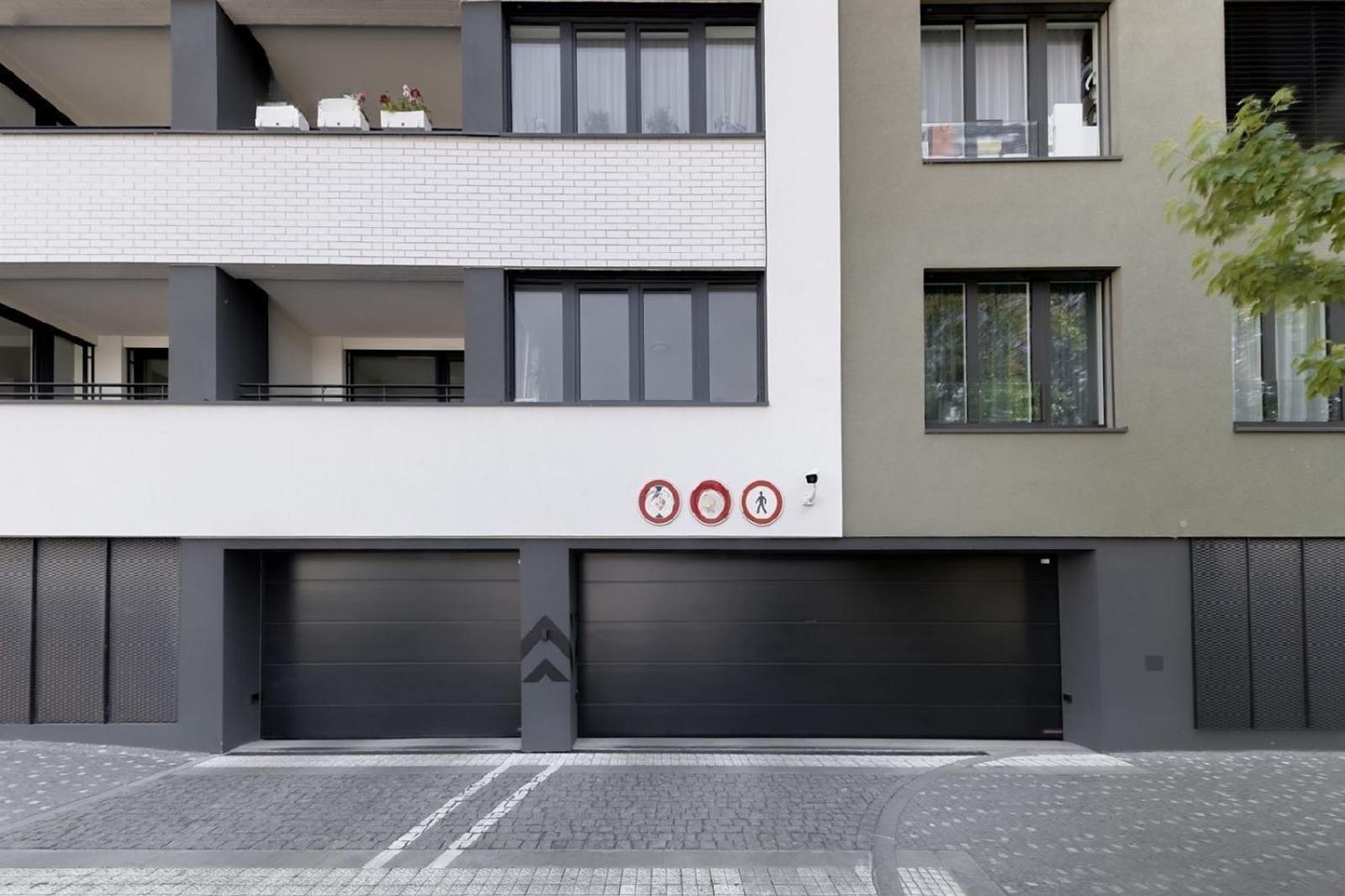 Holesovice Delight: Modern Comfort With A Twist In Prague 7 Exterior photo
