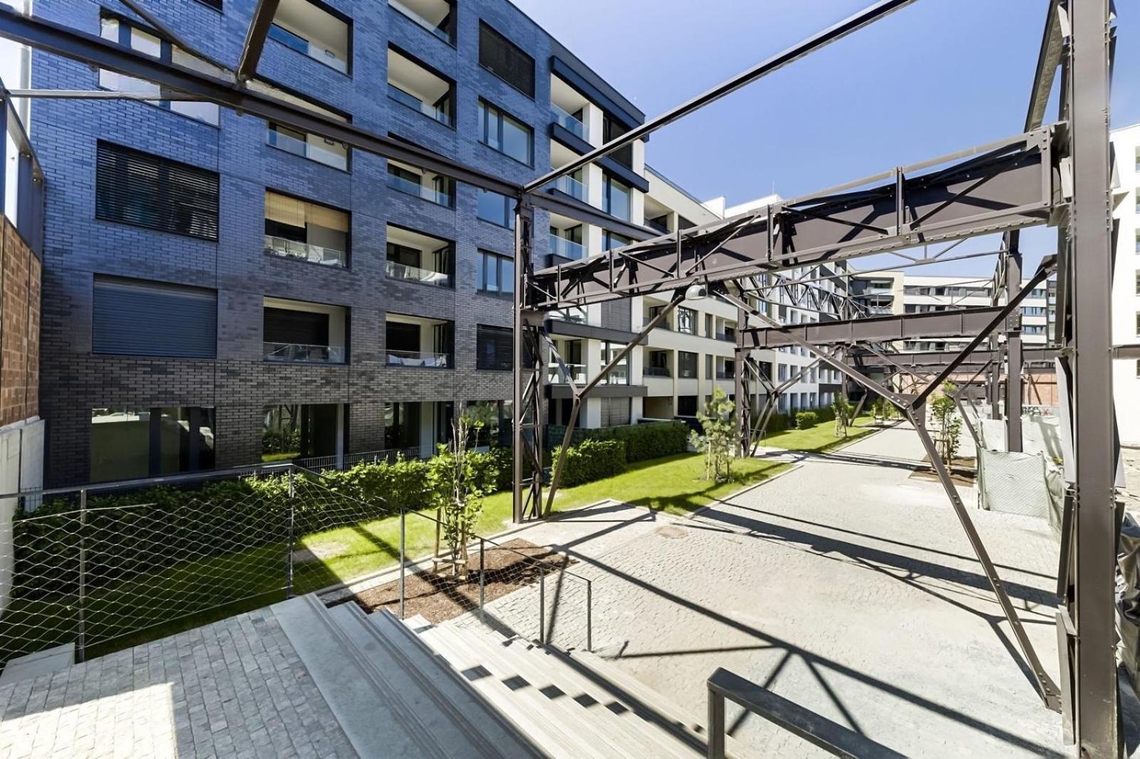 Holesovice Delight: Modern Comfort With A Twist In Prague 7 Exterior photo