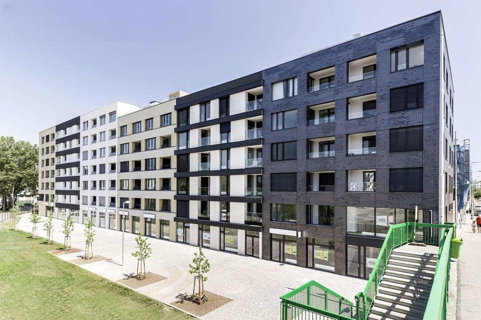 Holesovice Delight: Modern Comfort With A Twist In Prague 7 Exterior photo