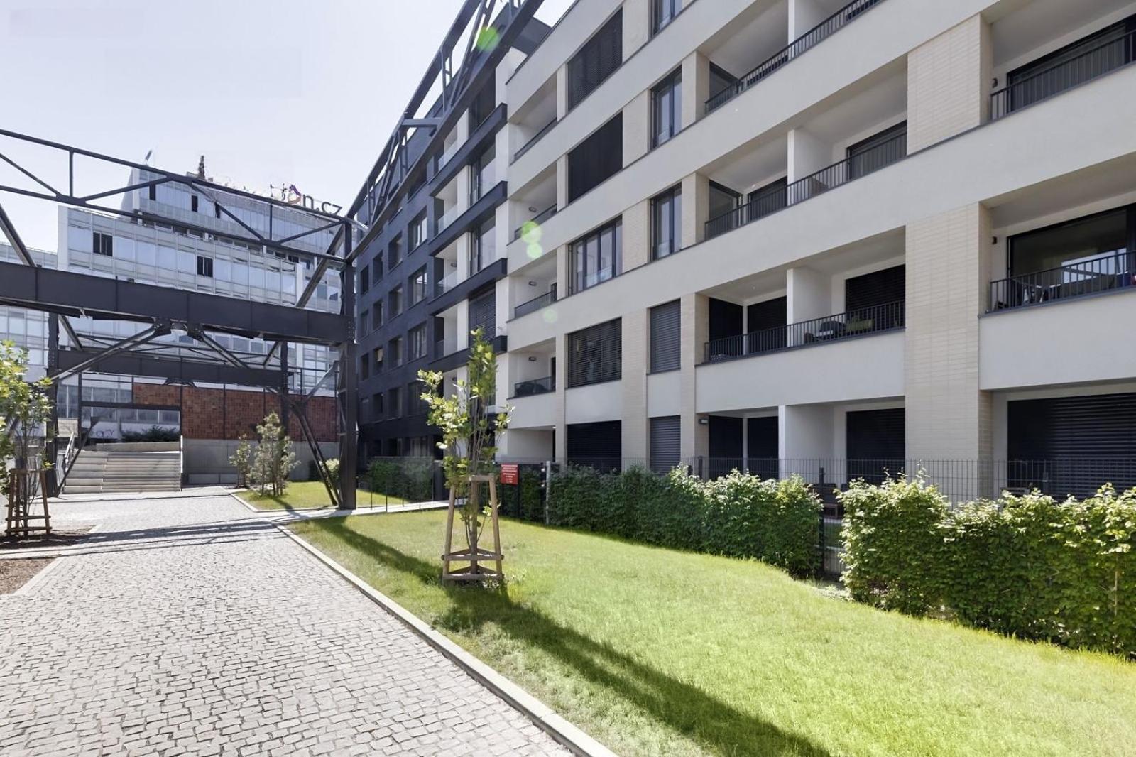 Holesovice Delight: Modern Comfort With A Twist In Prague 7 Exterior photo