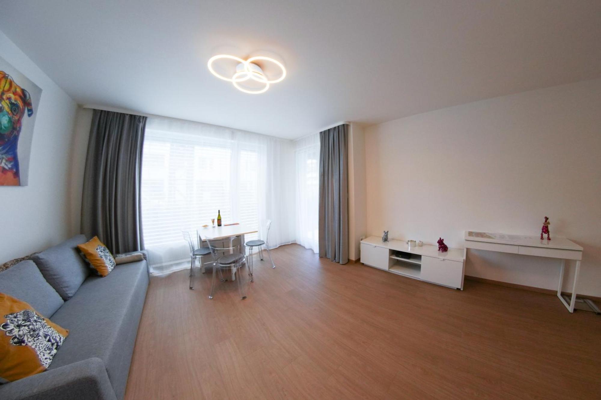 Holesovice Delight: Modern Comfort With A Twist In Prague 7 Exterior photo