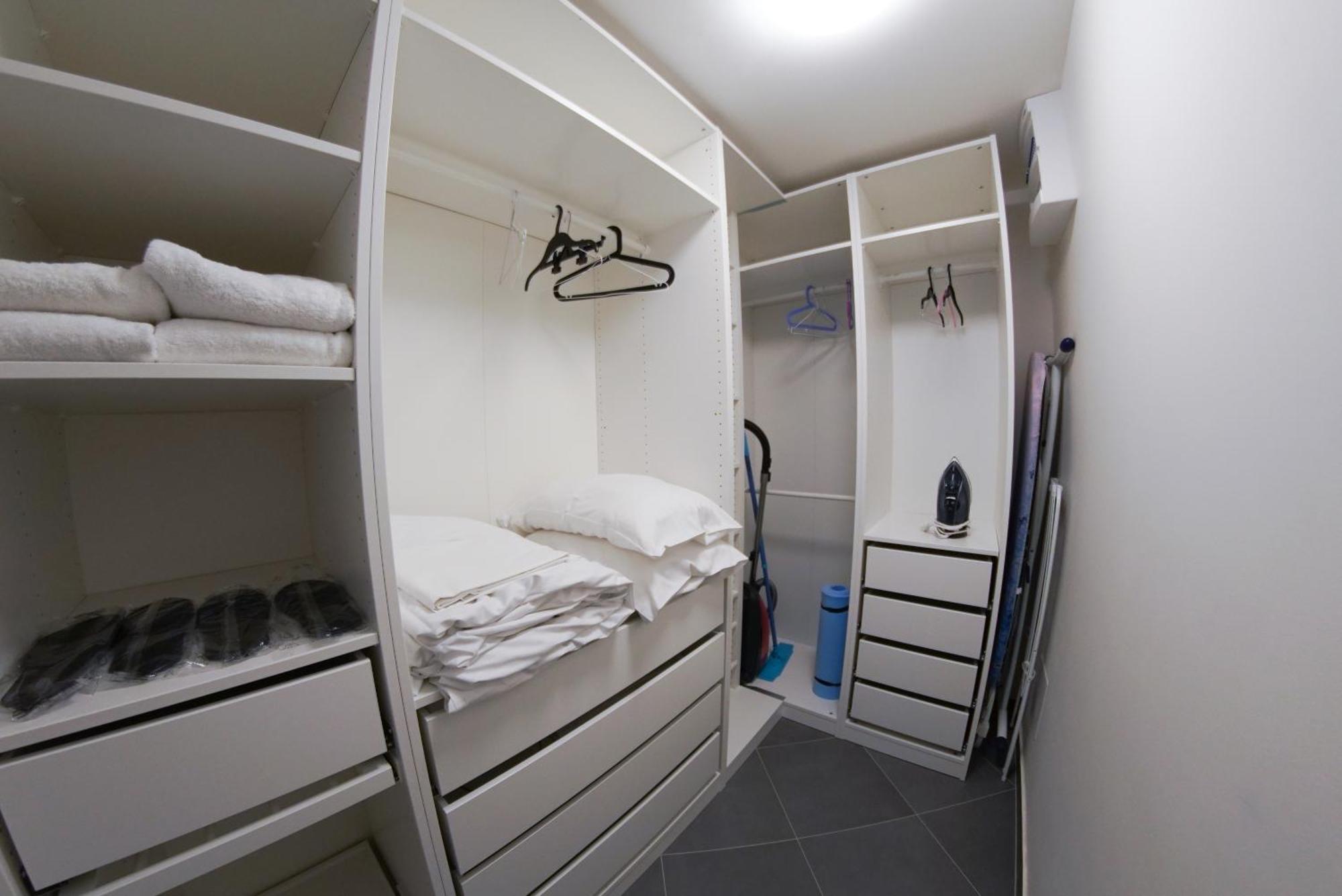 Holesovice Delight: Modern Comfort With A Twist In Prague 7 Exterior photo