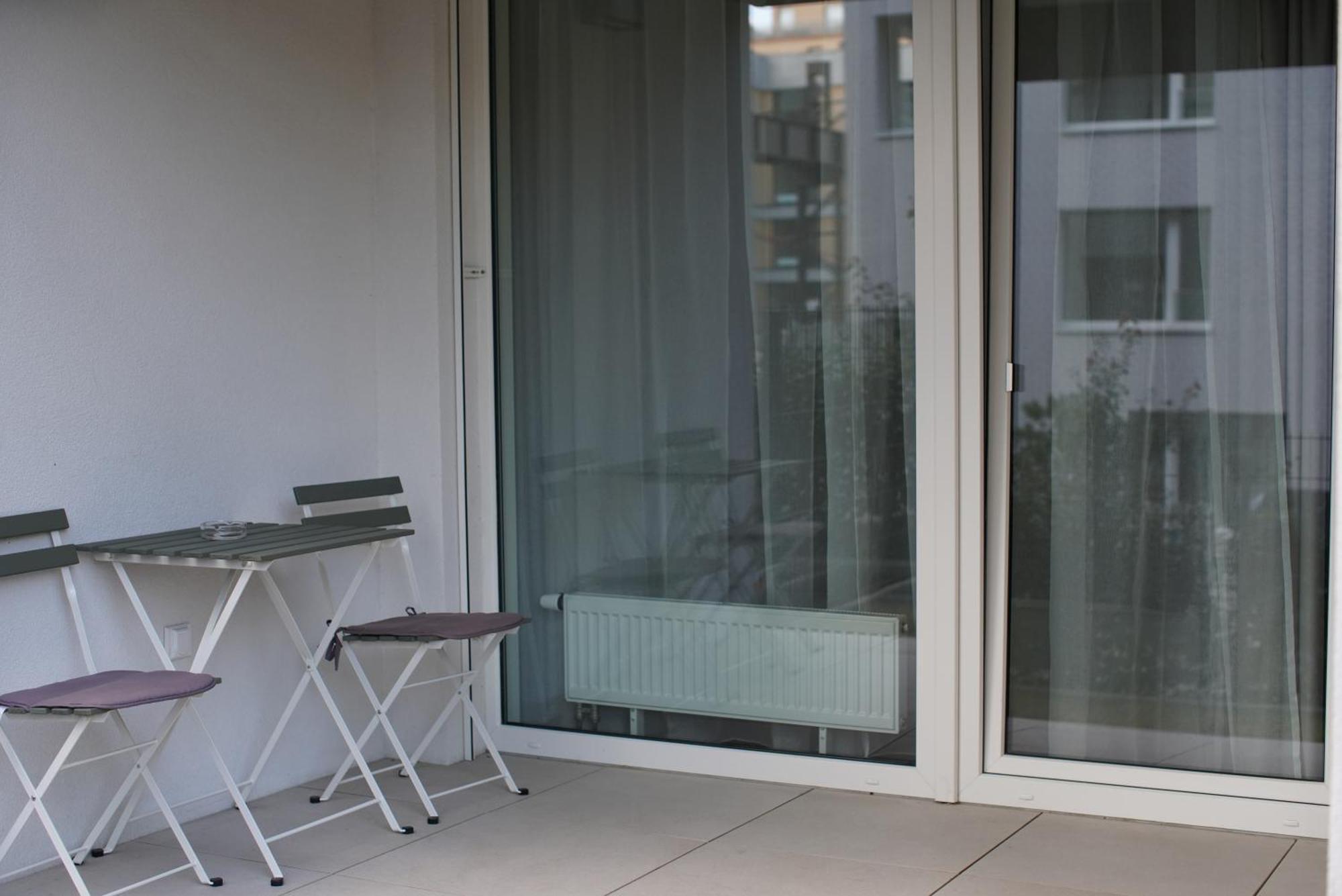 Holesovice Delight: Modern Comfort With A Twist In Prague 7 Exterior photo