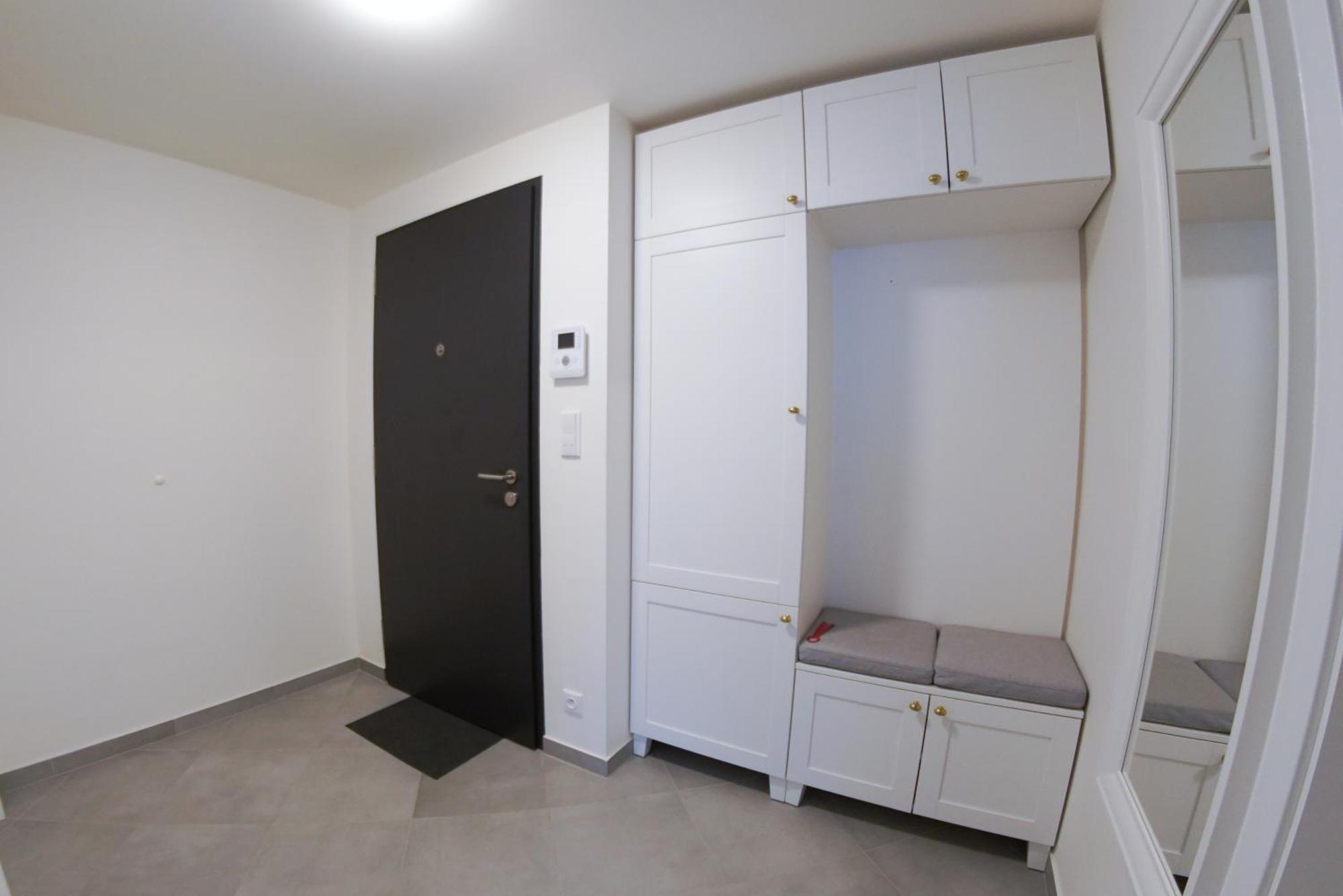 Holesovice Delight: Modern Comfort With A Twist In Prague 7 Exterior photo