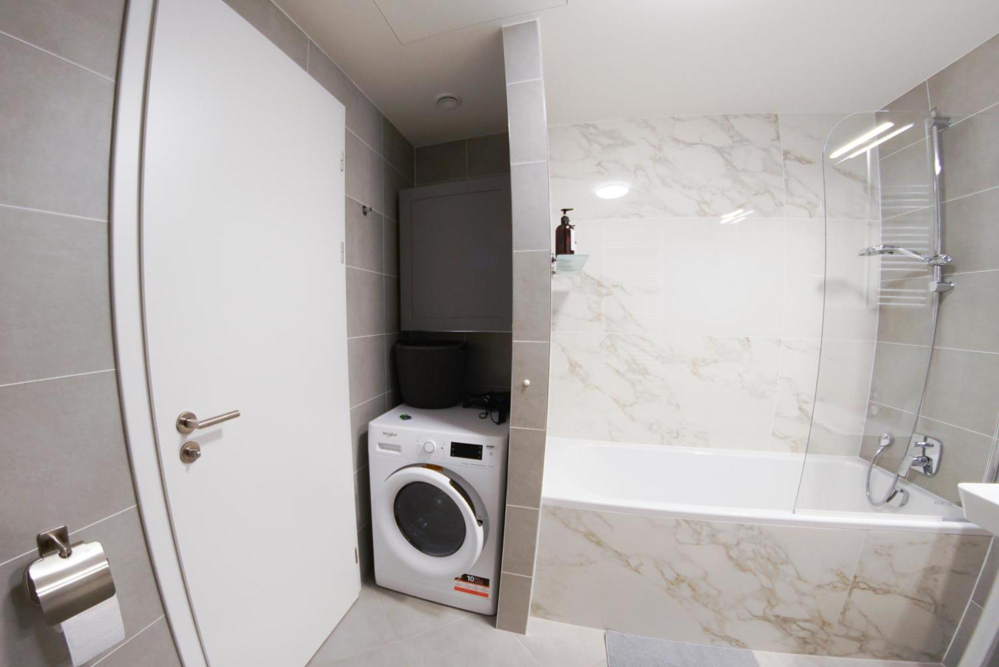 Holesovice Delight: Modern Comfort With A Twist In Prague 7 Exterior photo