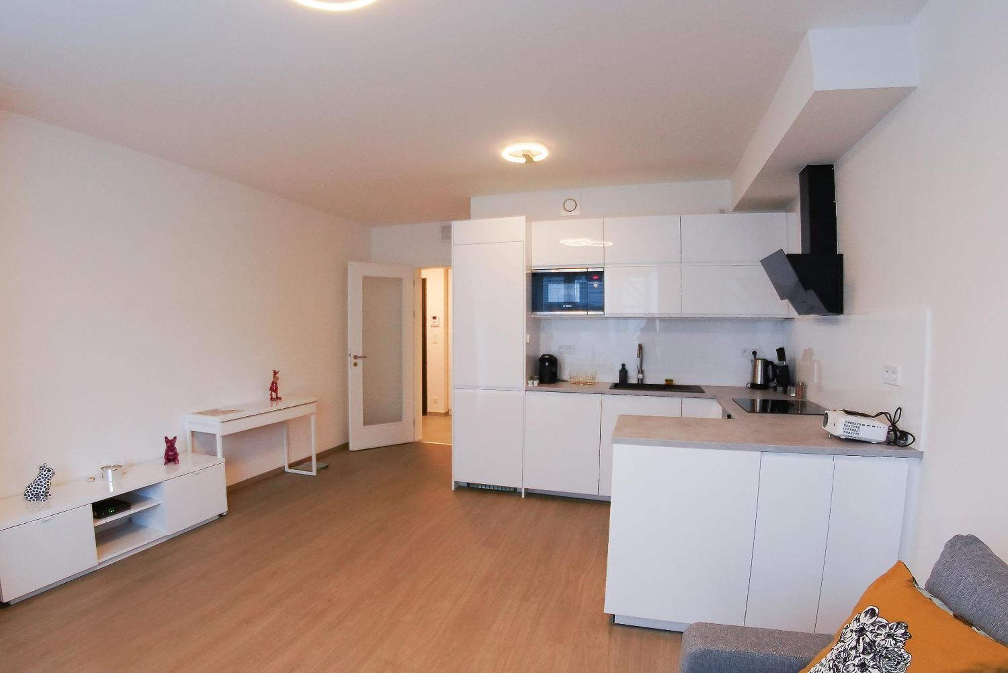 Holesovice Delight: Modern Comfort With A Twist In Prague 7 Exterior photo