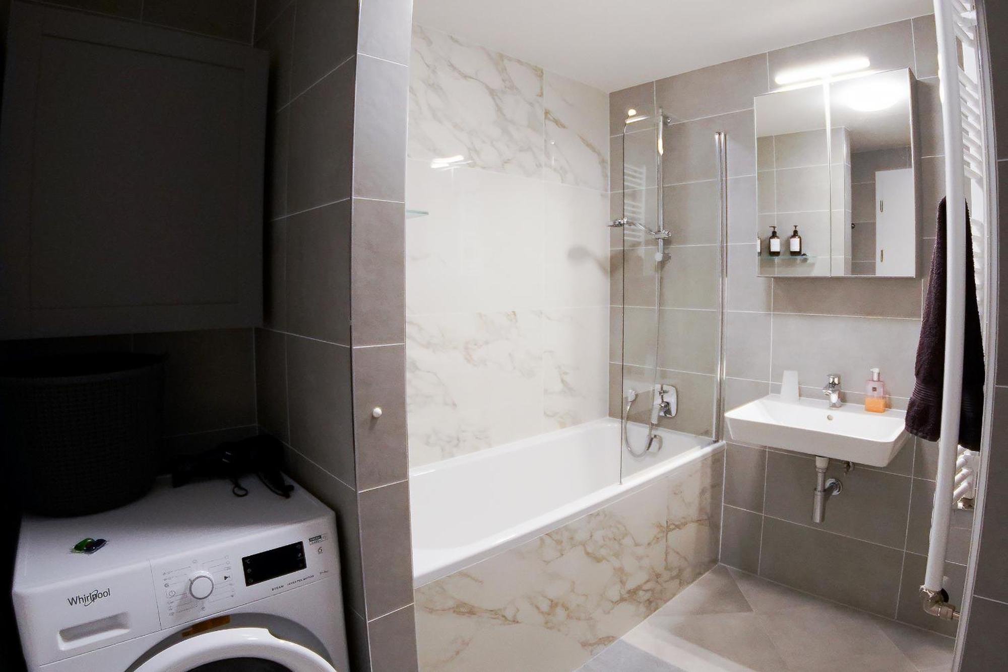 Holesovice Delight: Modern Comfort With A Twist In Prague 7 Exterior photo
