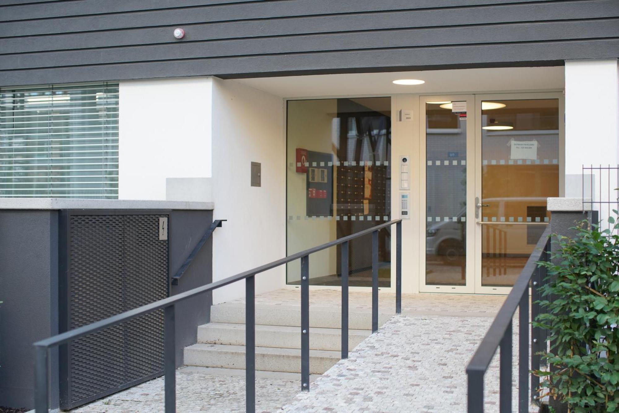 Holesovice Delight: Modern Comfort With A Twist In Prague 7 Exterior photo