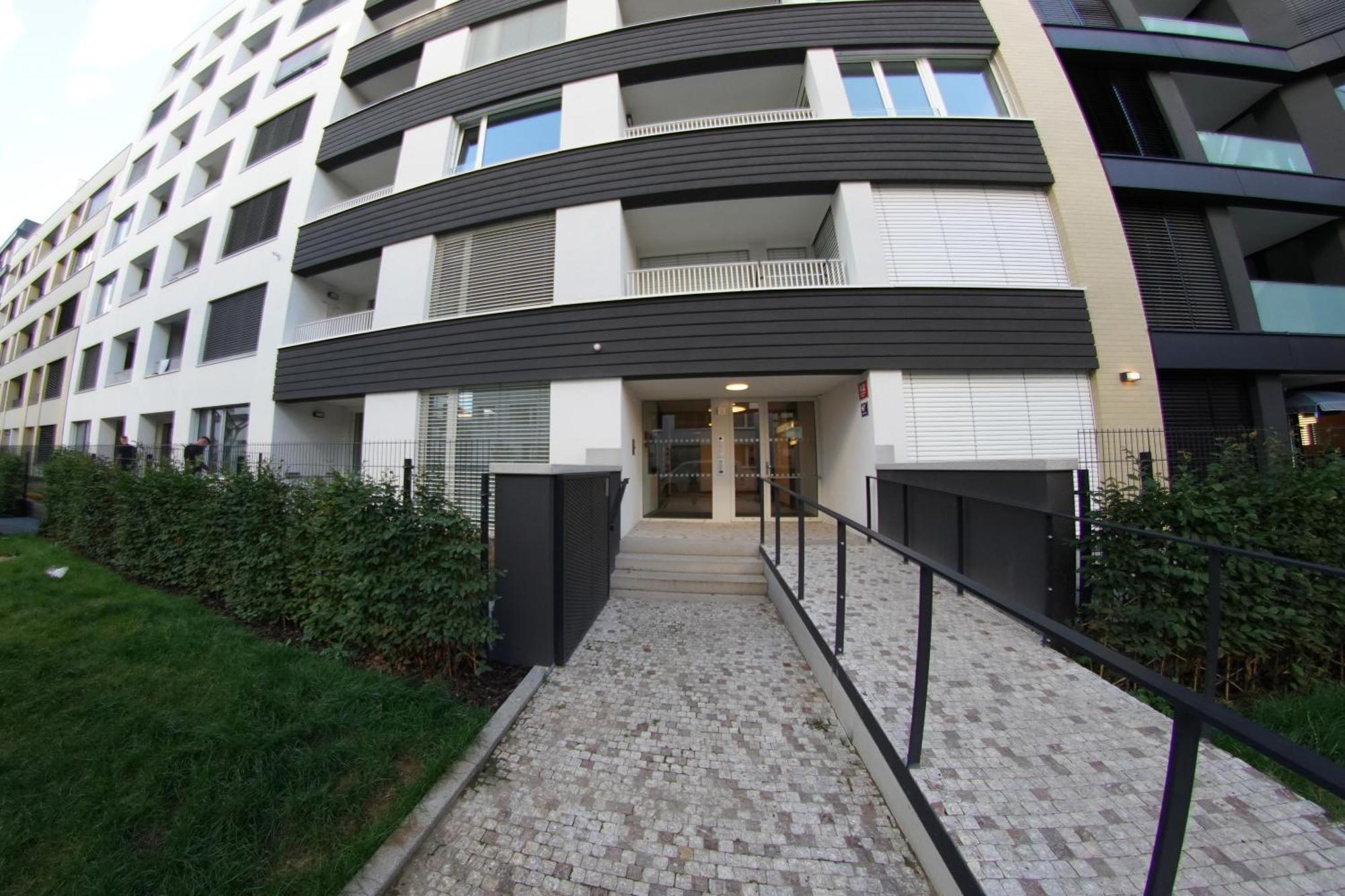Holesovice Delight: Modern Comfort With A Twist In Prague 7 Exterior photo